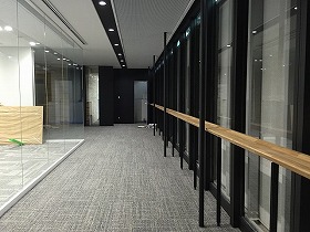 阿南庁舎４階ホール手摺・ルーバー