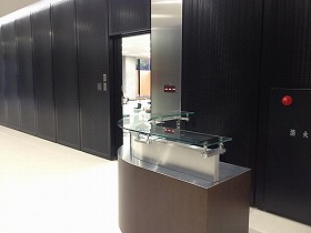 高知電気ビルエントランスカットパネル・カウンター