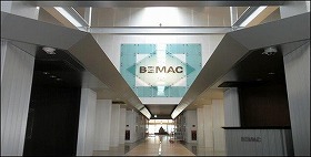 渦潮電機（株）野間工場ガラス壁・床VBステン貼り