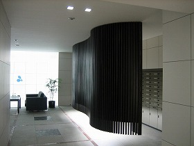 アルファ旭町ホール・木ルーバー